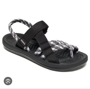 MEGNYA Women's Black and Gray Sandals